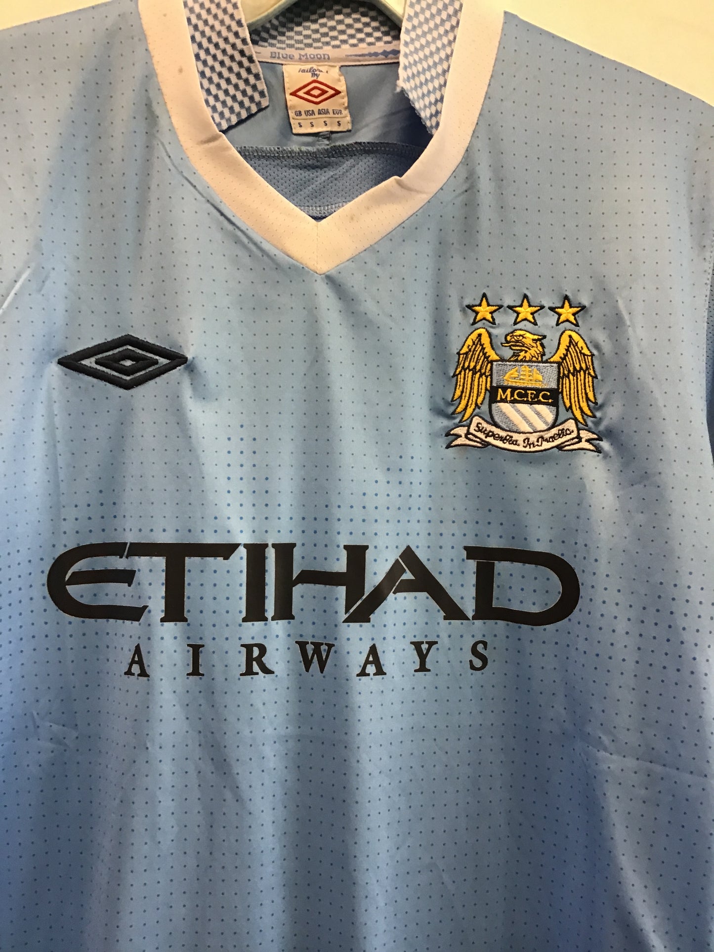 Umbro Manchester City Kun Aguero #16 Jersey, Size L