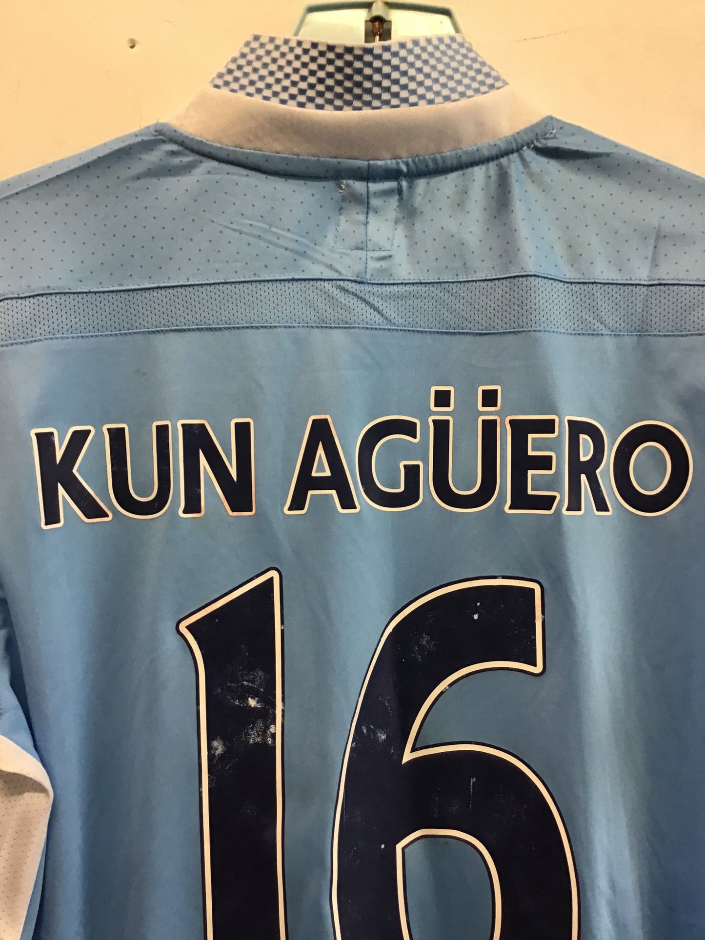 Umbro Manchester City Kun Aguero #16 Jersey, Size L