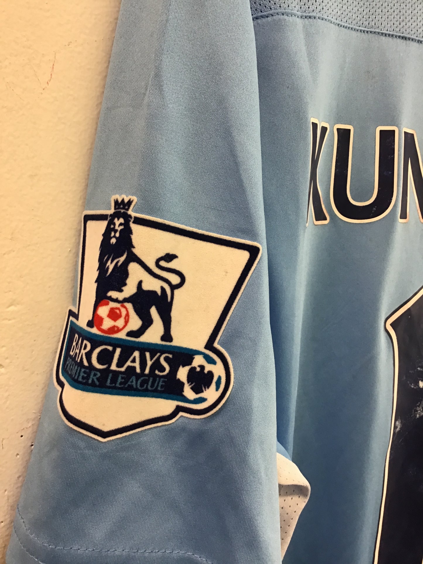 Umbro Manchester City Kun Aguero #16 Jersey, Size L