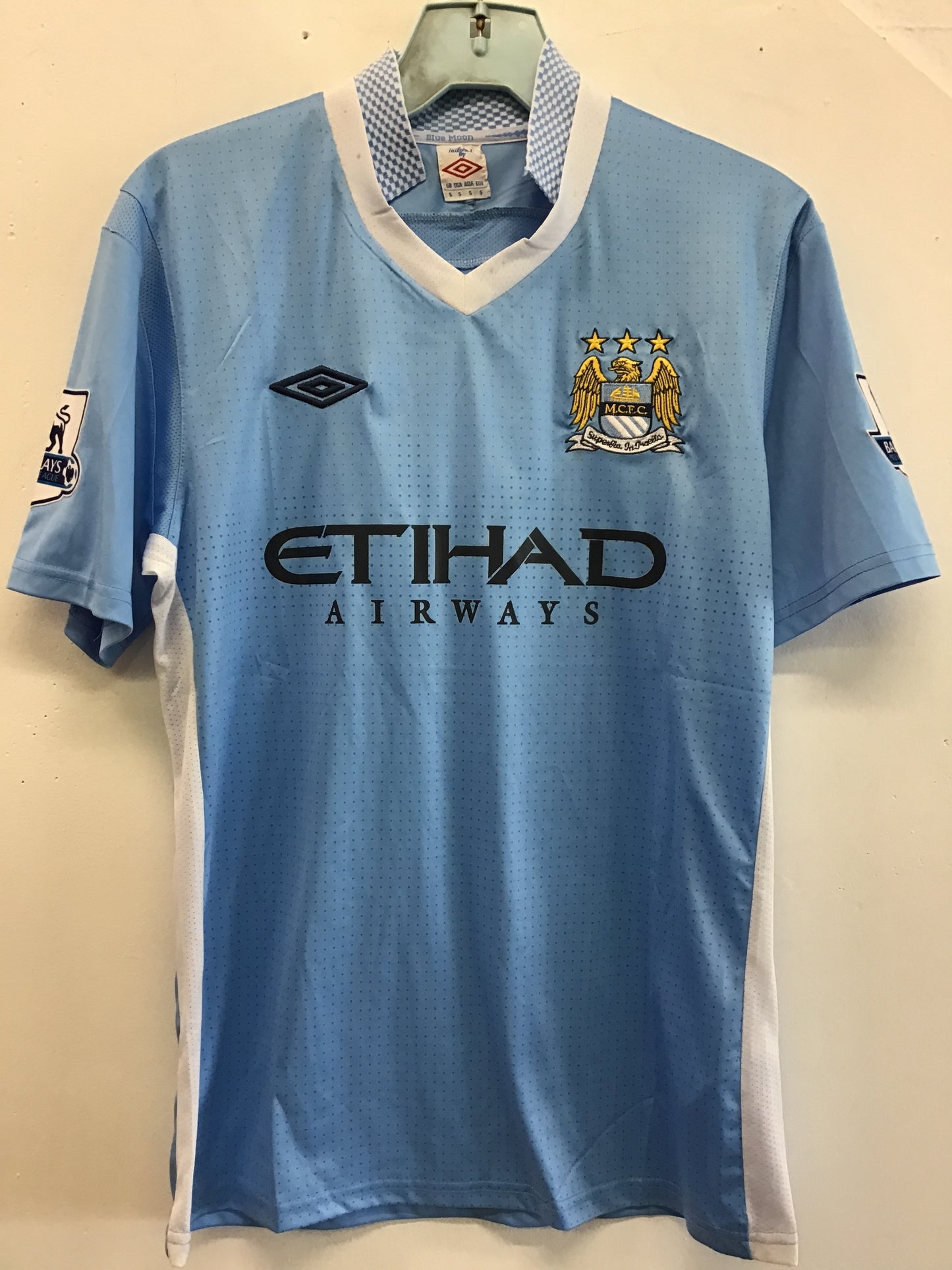 Umbro Manchester City Kun Aguero #16 Jersey, Size L