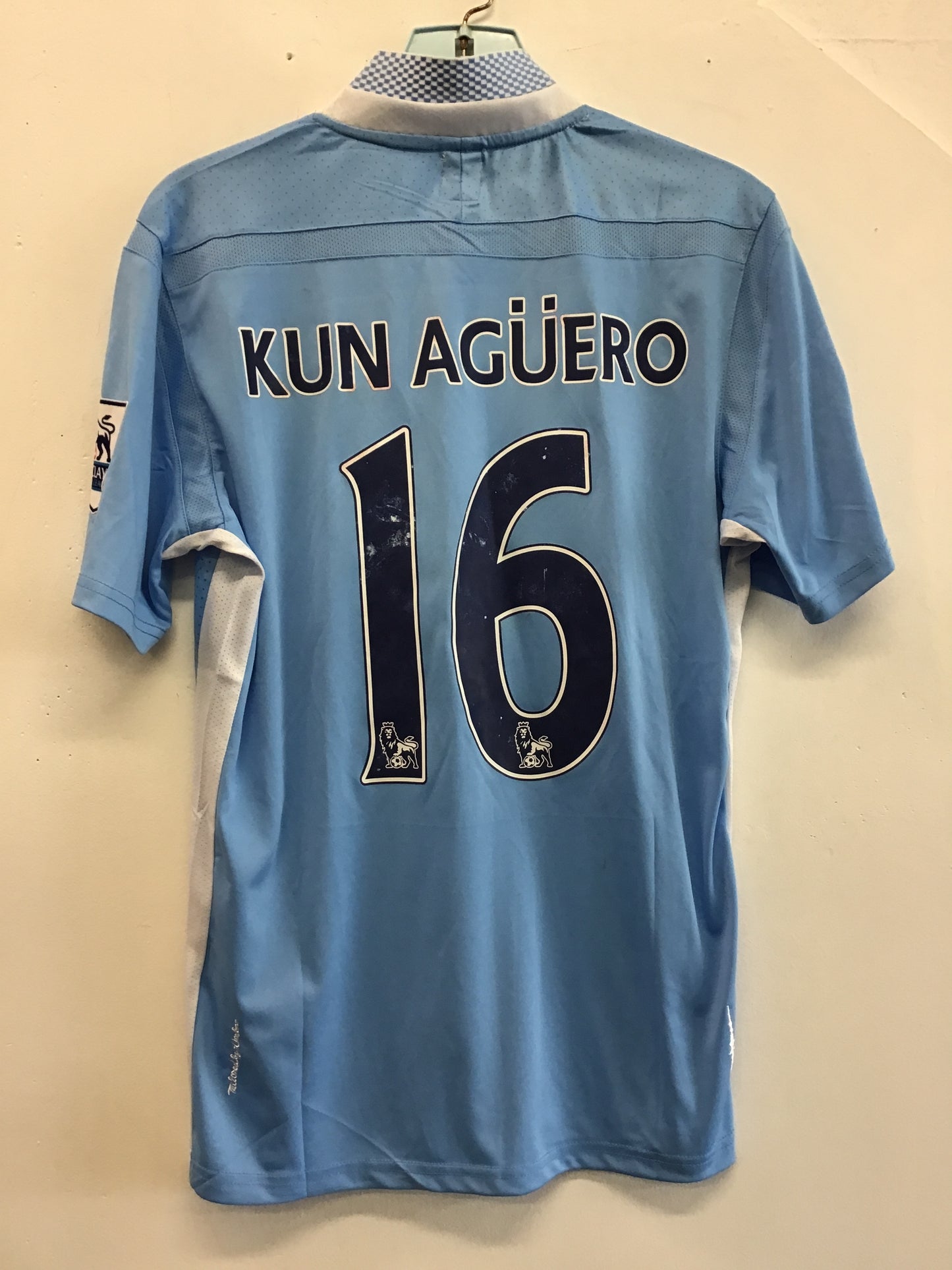 Umbro Manchester City Kun Aguero #16 Jersey, Size L