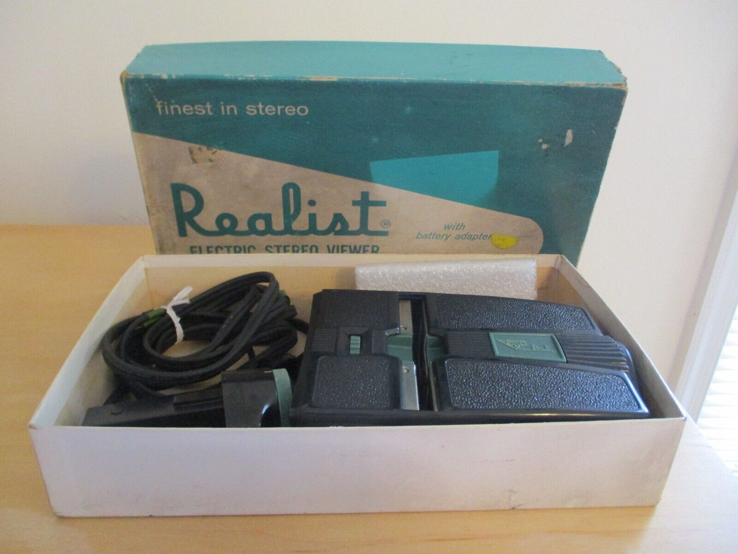 Vintage Realist Green Button Electric Stereo Viewer Model 2062  -  Original Box